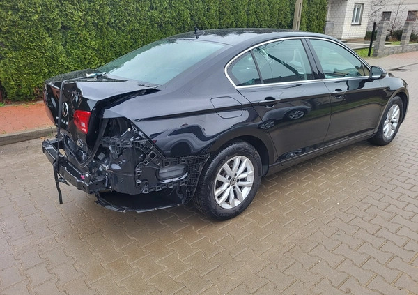 Volkswagen Passat cena 81500 przebieg: 37900, rok produkcji 2022 z Warszawa małe 667